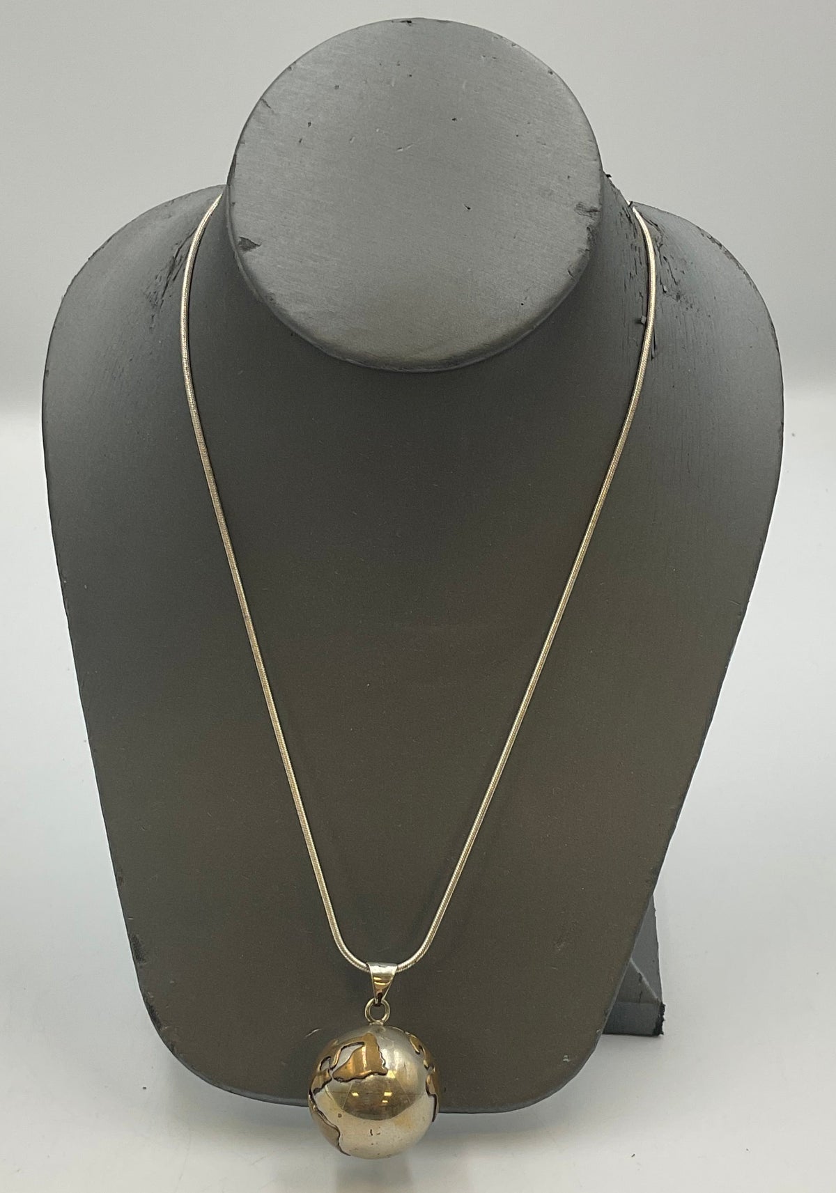 Vintage Sterling Silver Chain Globe Pendant Necklace