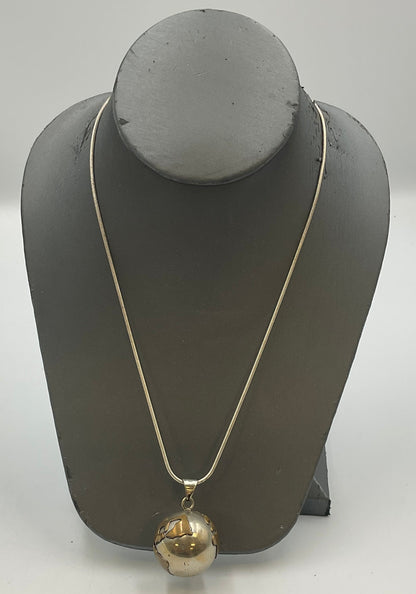 Vintage Sterling Silver Chain Globe Pendant Necklace