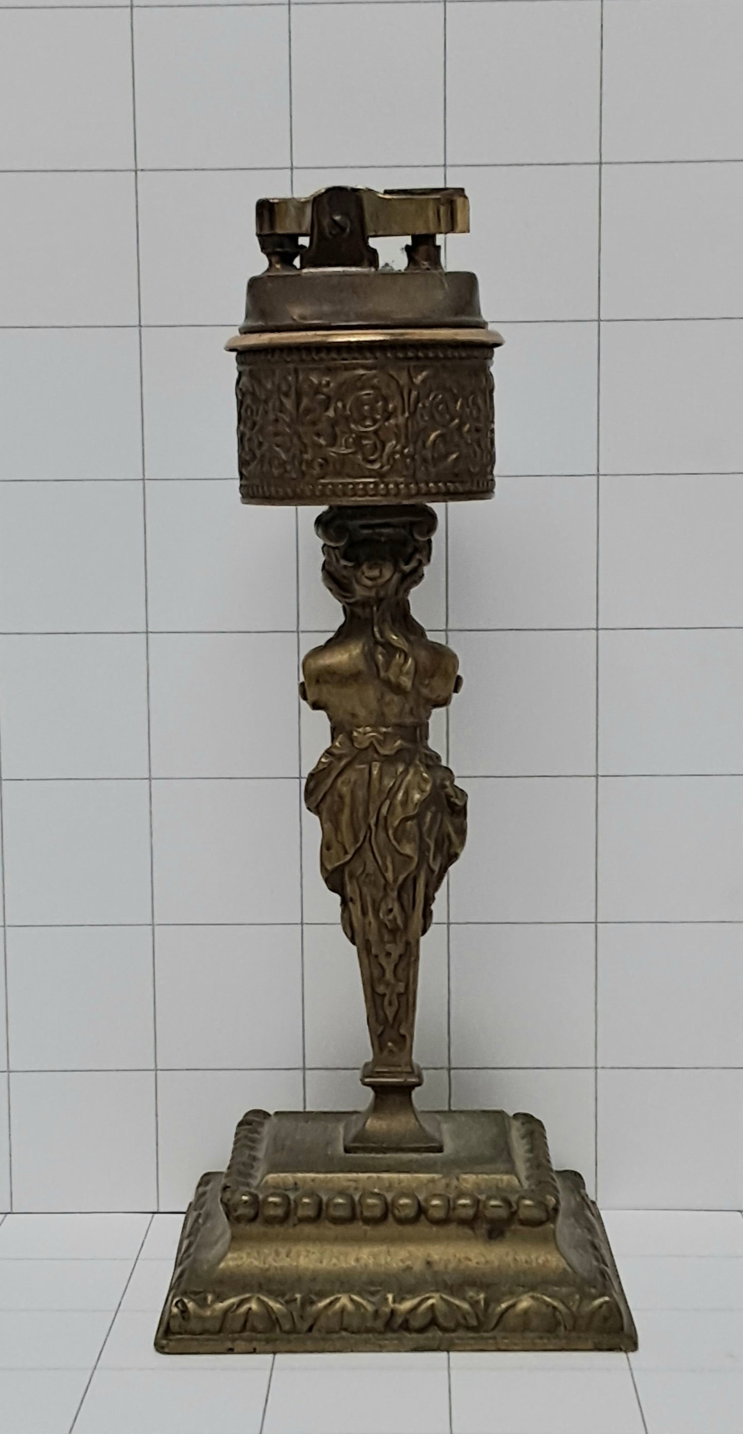 Hollywood Regency Style Brass Antique Vintage Tabletop Lighter