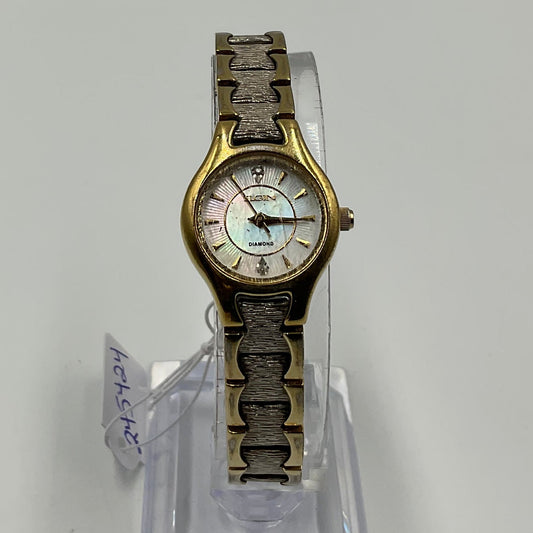 Vintage Elgin Ladies Watch Mother of Pearl Face New Battery Working Condition