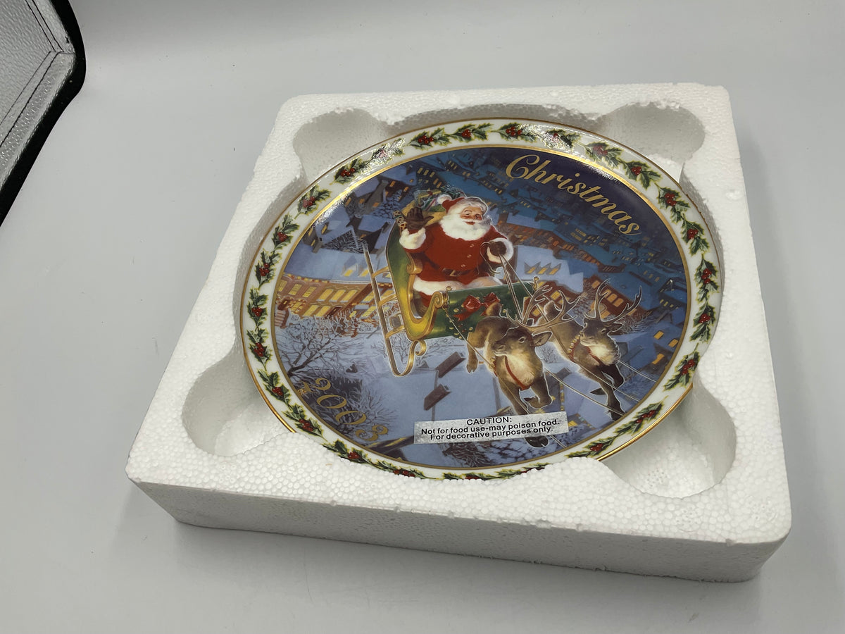 2003 Avon Christmas Collector’s Plate “Coming To Town”