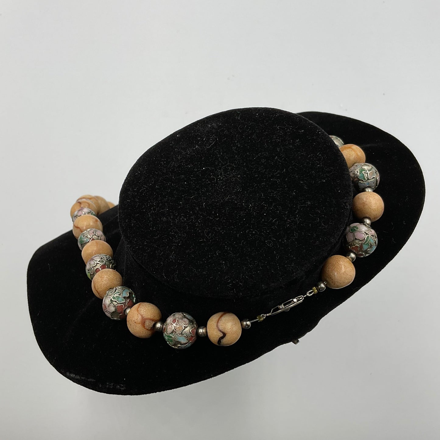 Ball Bead Tan Silvertone Red Vein Design Necklace Fashion Jewelry