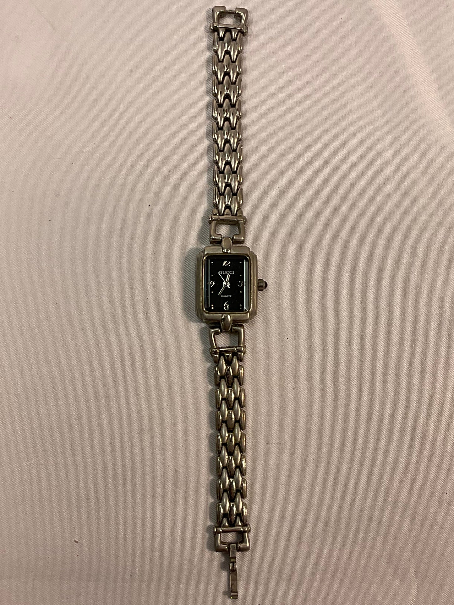 Vintage Gucci Quartz Women's Watch Emblem Stamped Silvertone Working Condition New Battery