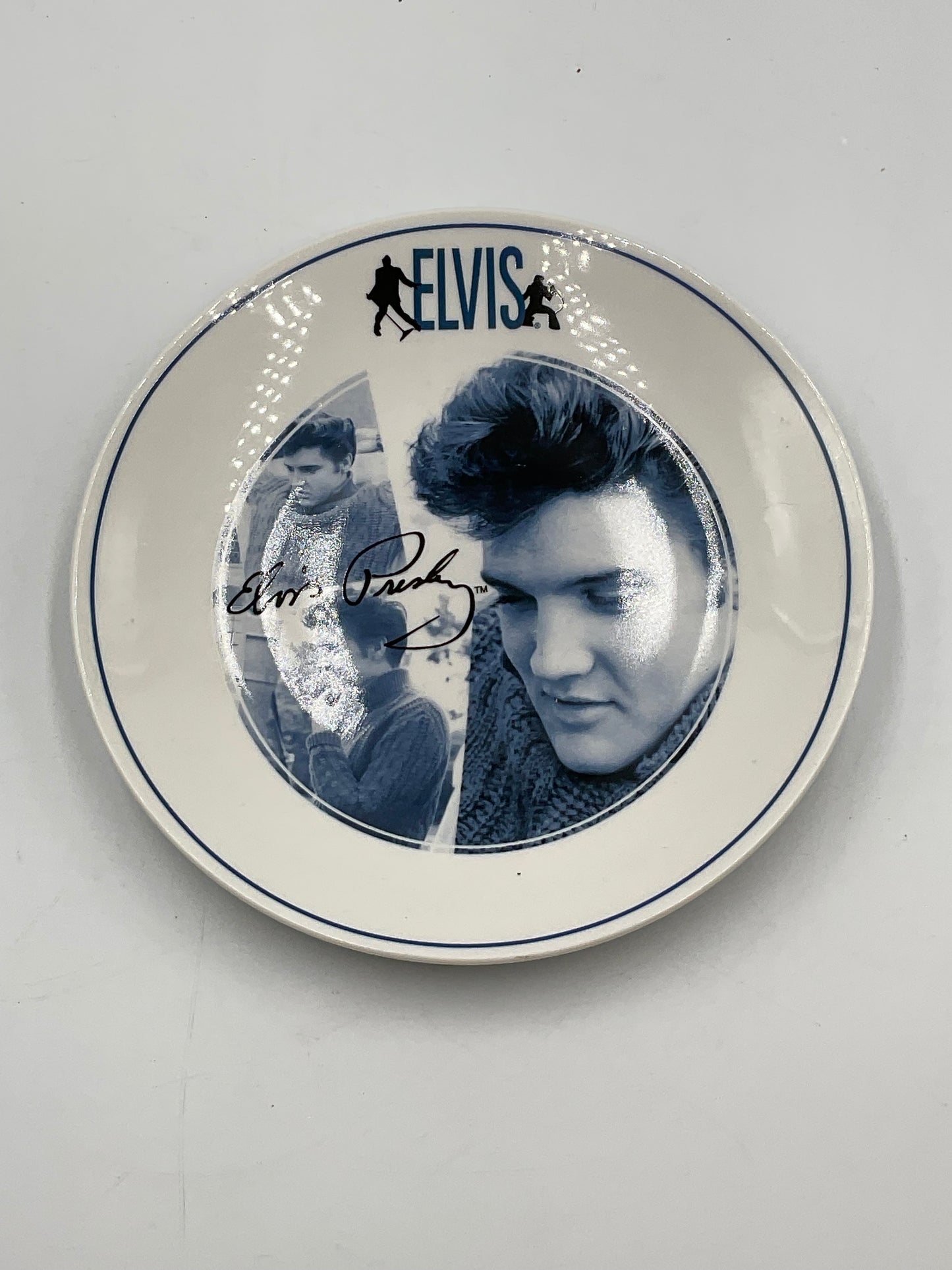 Elvis Presley 8 Inch Ceramic Plate with Printed signature Signature Product