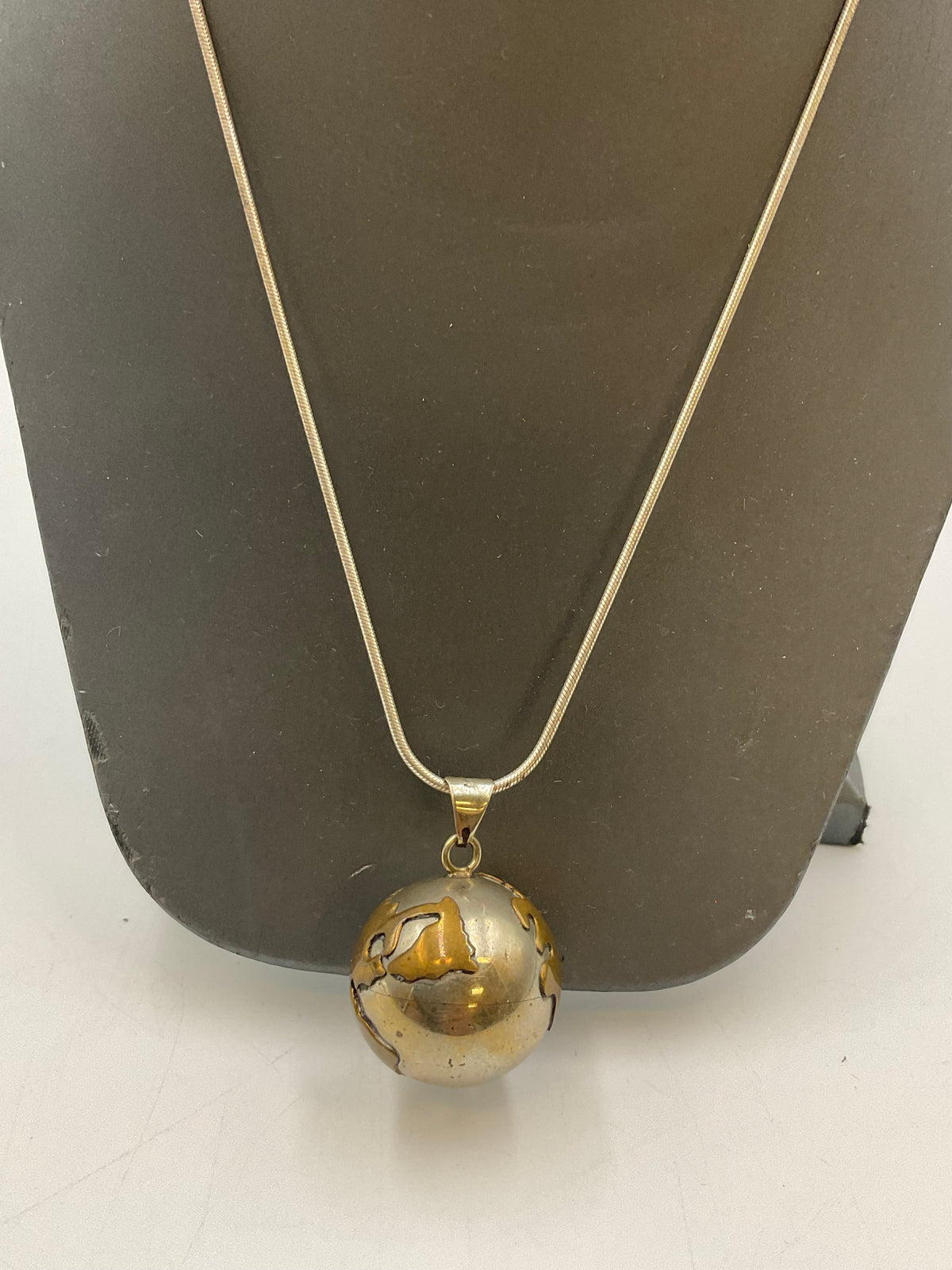 Vintage Sterling Silver Chain Globe Pendant Necklace