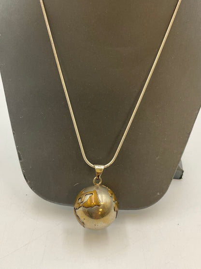 Vintage Sterling Silver Chain Globe Pendant Necklace