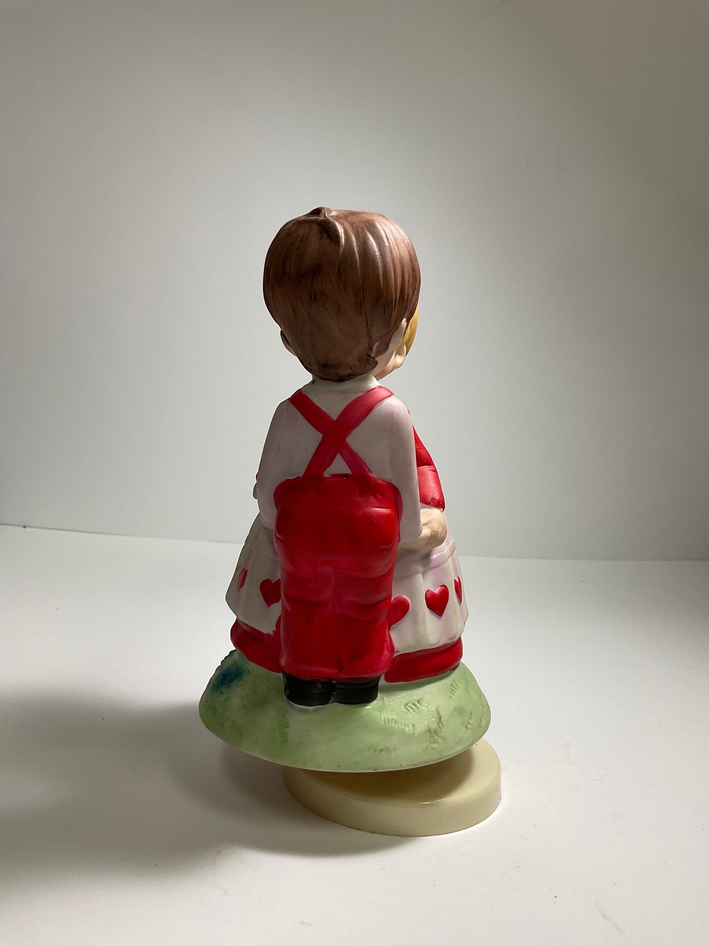 Lefton Sanyo Vintage Valentine Boy & Girl Kissing Hand Painted Ceramic Figurine