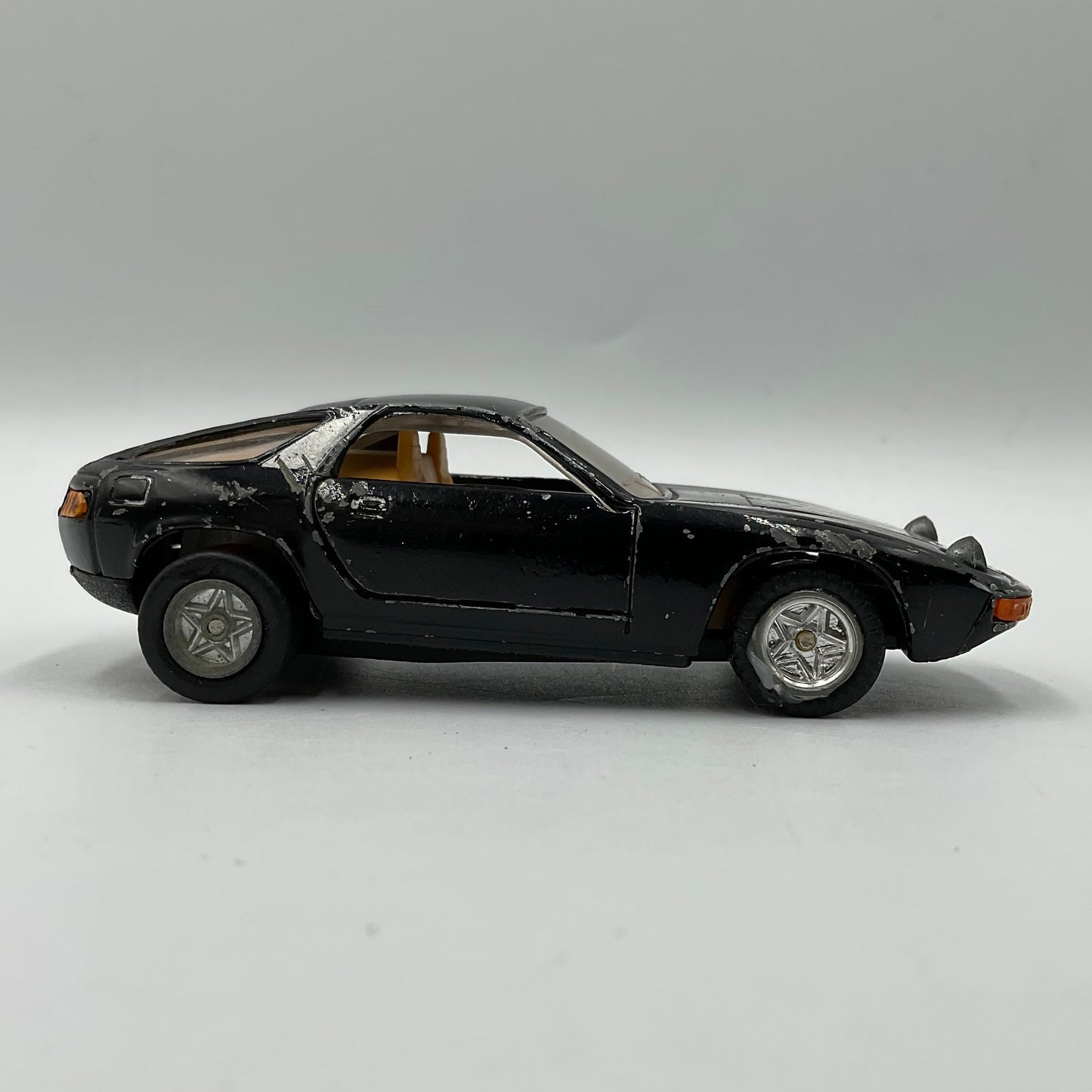 1979 Black Vintage 1:44 Scale Matchbox Porsche 928 Die-Cast Scale Model Replica Car