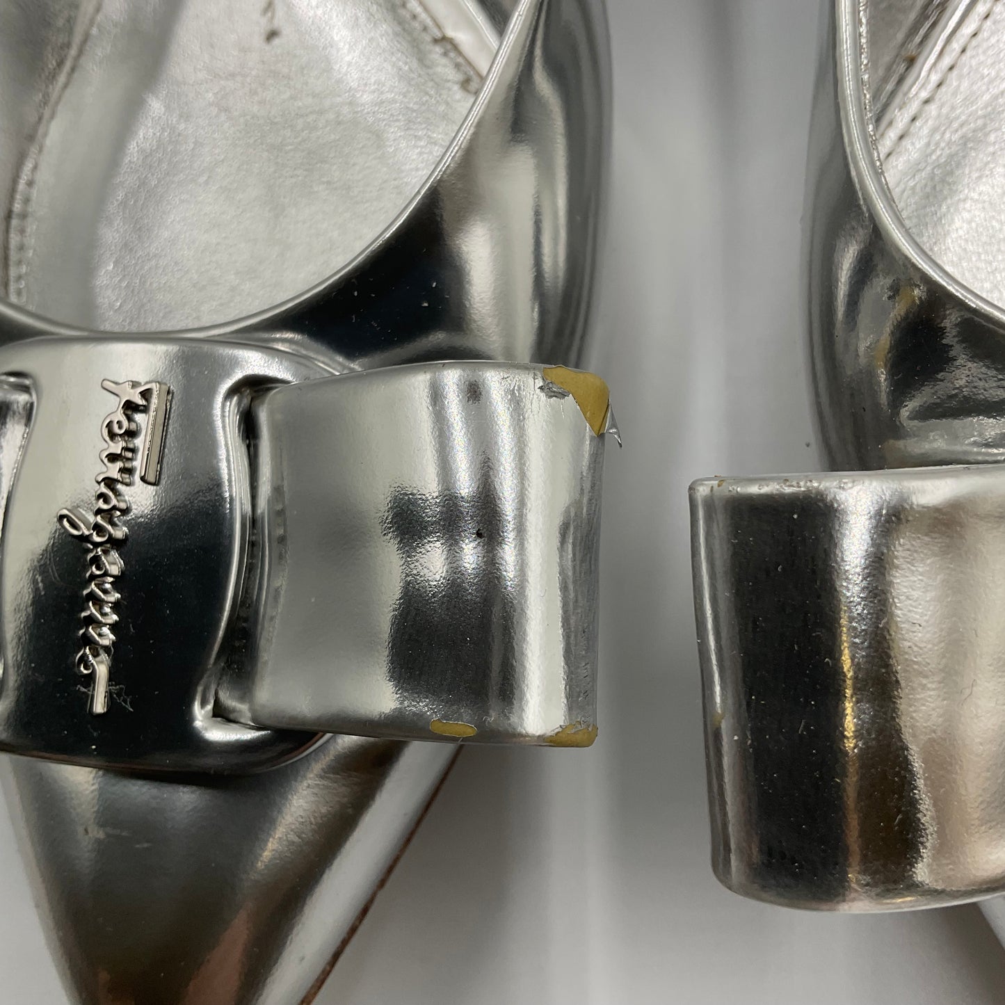 Salvatore Ferragamo Viva Bow-Detailed Silver Ballet Flats Size 5 Damaged