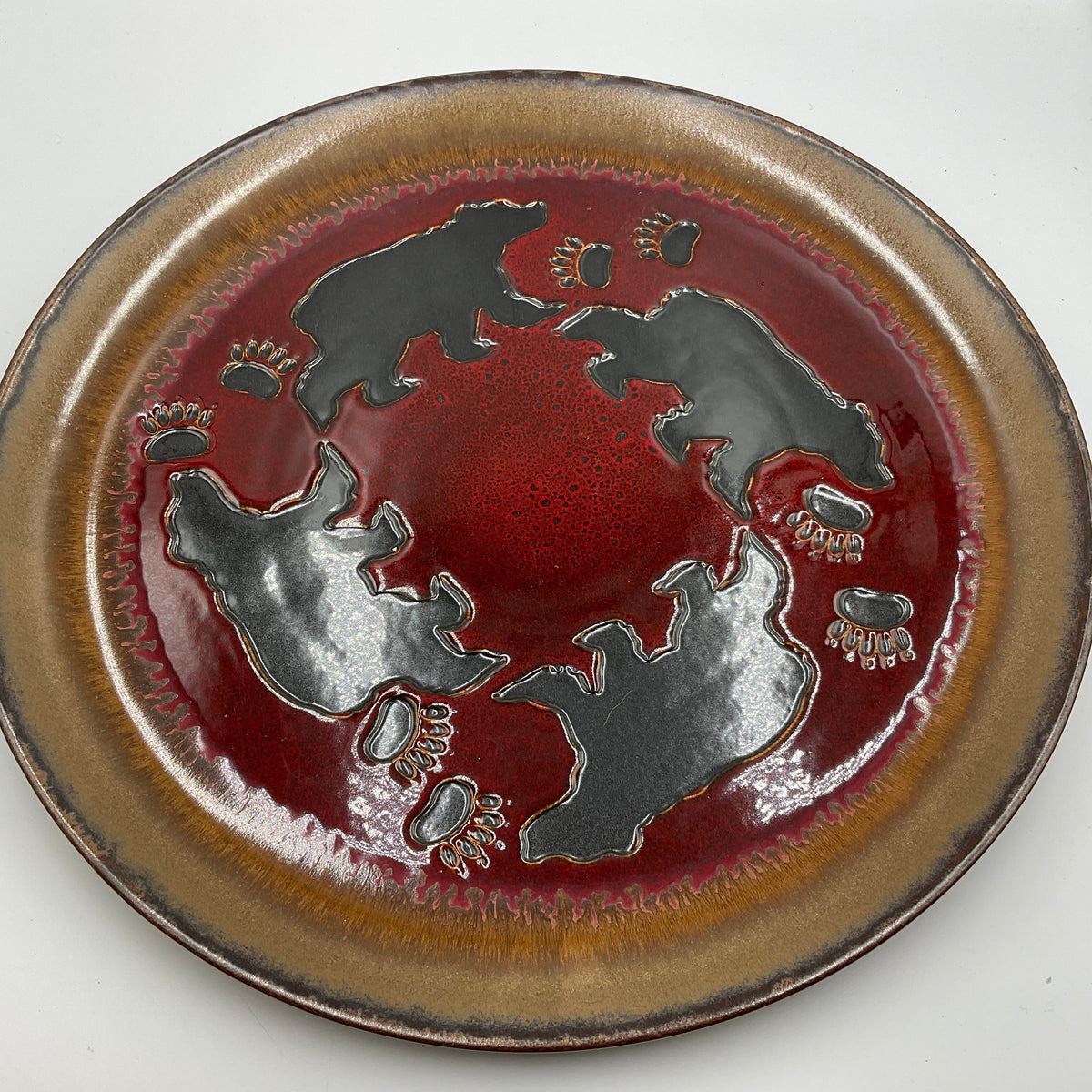 "Fusion Bear" Round Ceramic Serving Platter Red Brown Lodge Cabin Decor Big Sky Carvers