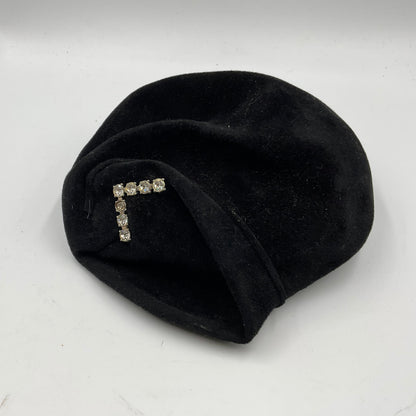 Black hat with seven diamonds