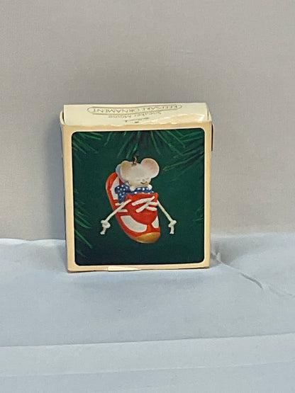 1983 Hallmark Keepsake Christmas Ornament Sneaker Mouse Vintage w/Box