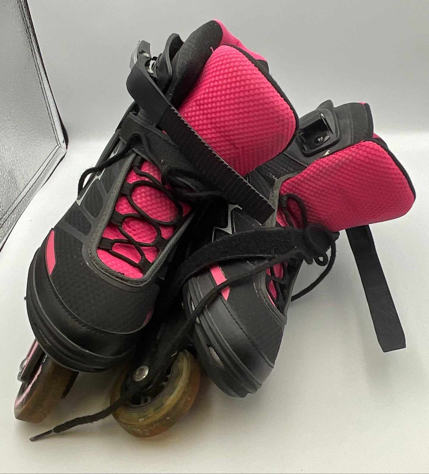 Advantage Pro Bladerunner Roller Blades Pink Black Womens Size 12