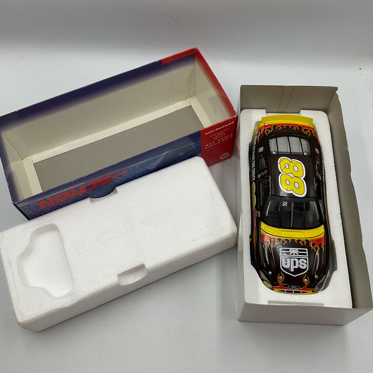 NASCAR Dale Jarrett #88 UPS 1:24 Scale Die Cast Replicia