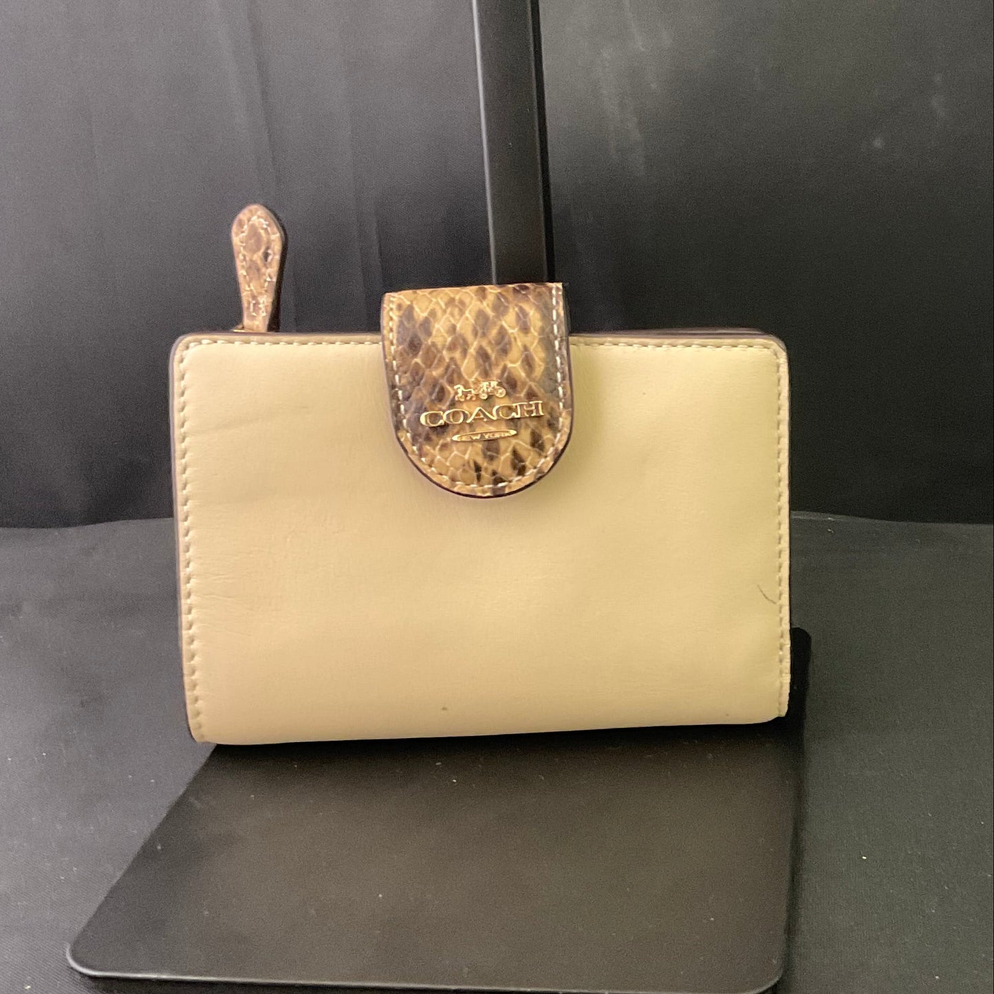 COACH Small Corner Zip Biege Cream Leather Snakeskin Wallet