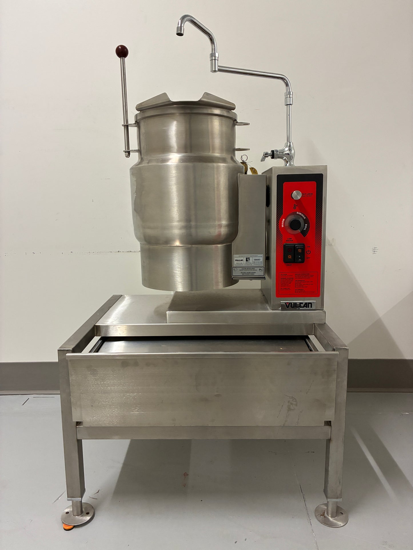 Brand New 2024 Vulcan K6Ett-7 6 Gallon Tilting Electric Steam Jacketed Kettle 7.5kw 208V with Base Table Stand