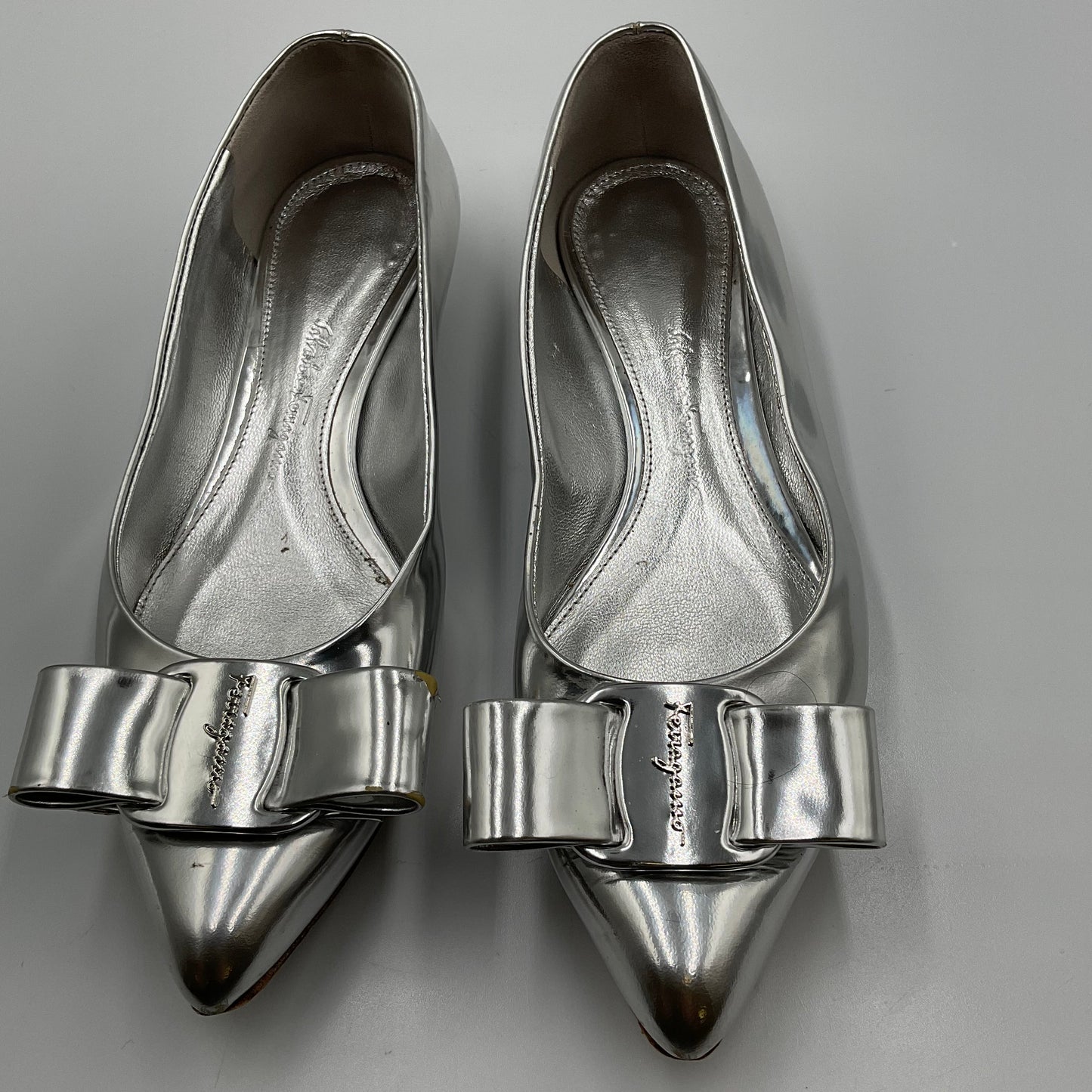 Salvatore Ferragamo Viva Bow-Detailed Silver Ballet Flats Size 5 Damaged