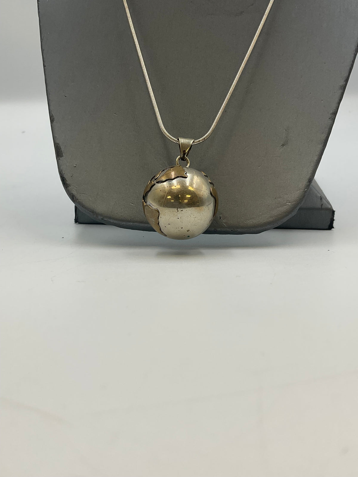 Vintage Sterling Silver Chain Globe Pendant Necklace