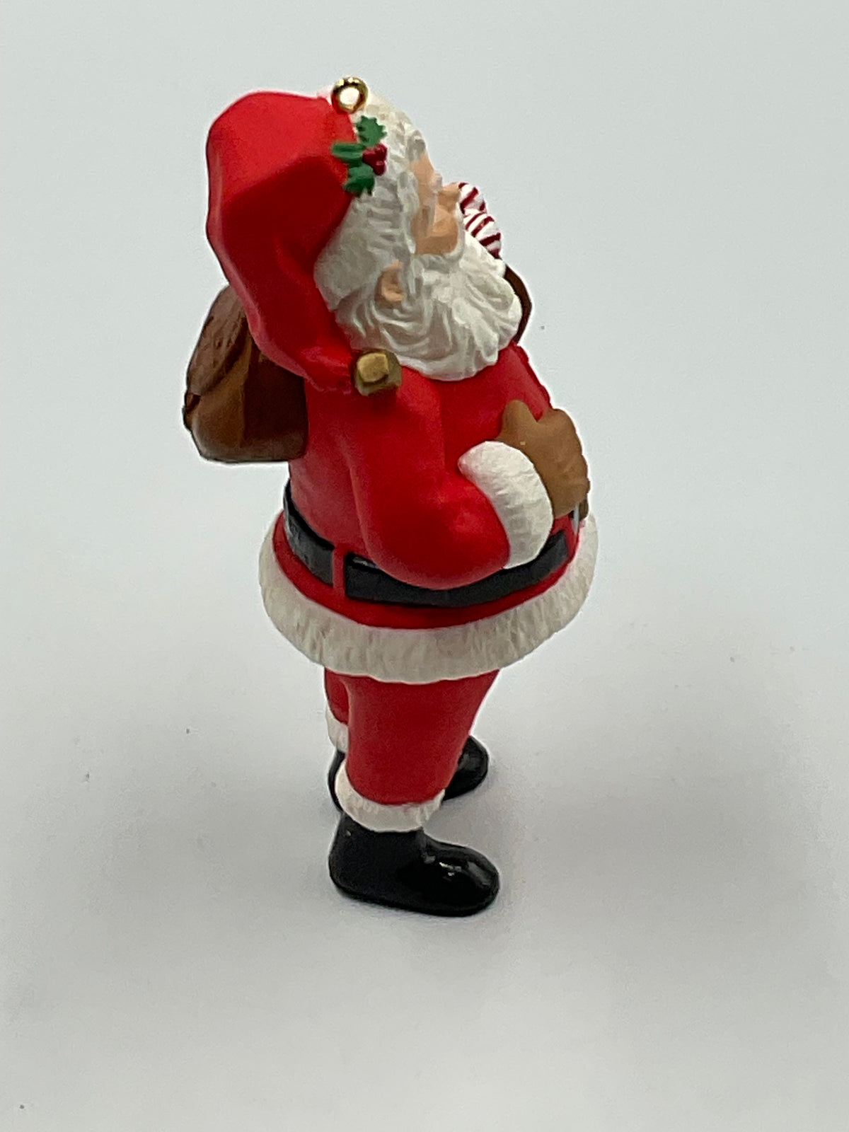1996 Hallmark Ornament Collector’s Club Membership Ornament Santa Claus Figurine