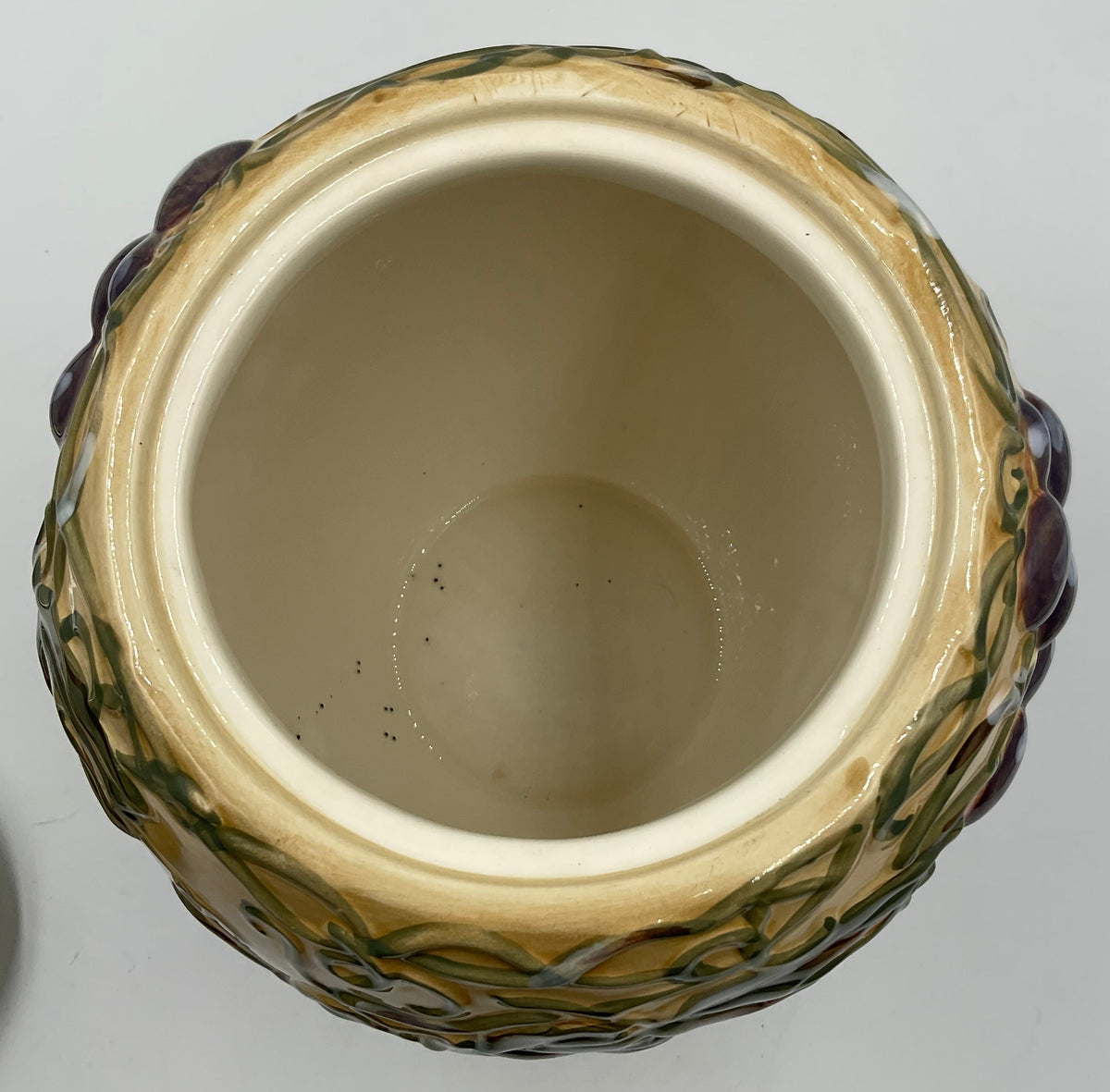 Noble Excellence Meritage Medium Grape Vine Ceramic Canister Jar w/ Lid