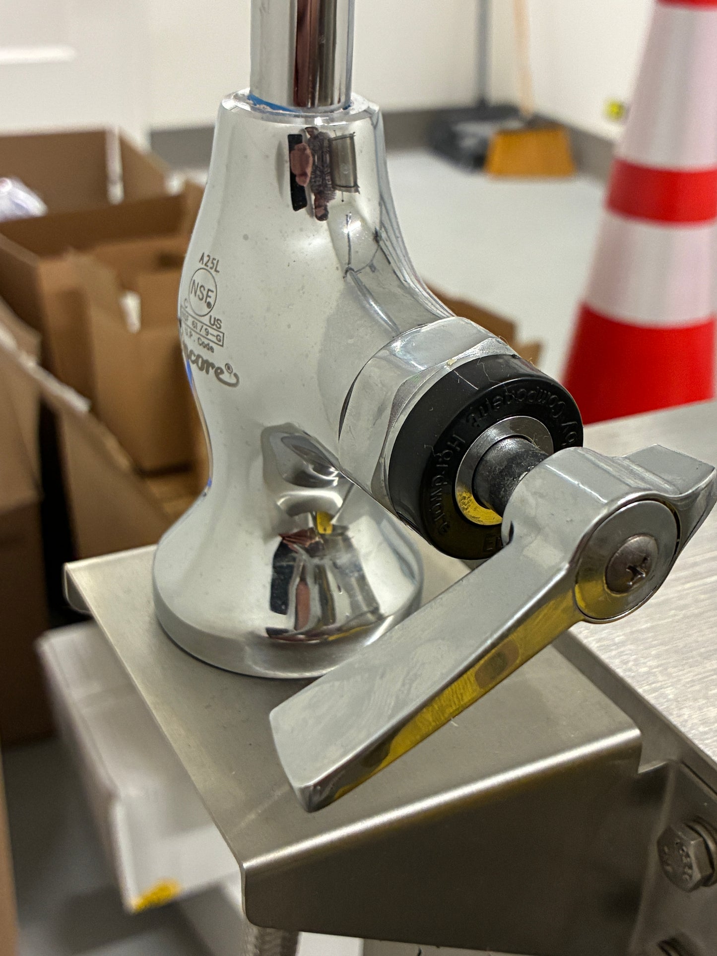 Brand New 2024 Vulcan K6Ett-7 6 Gallon Tilting Electric Steam Jacketed Kettle 7.5kw 208V with Base Table Stand