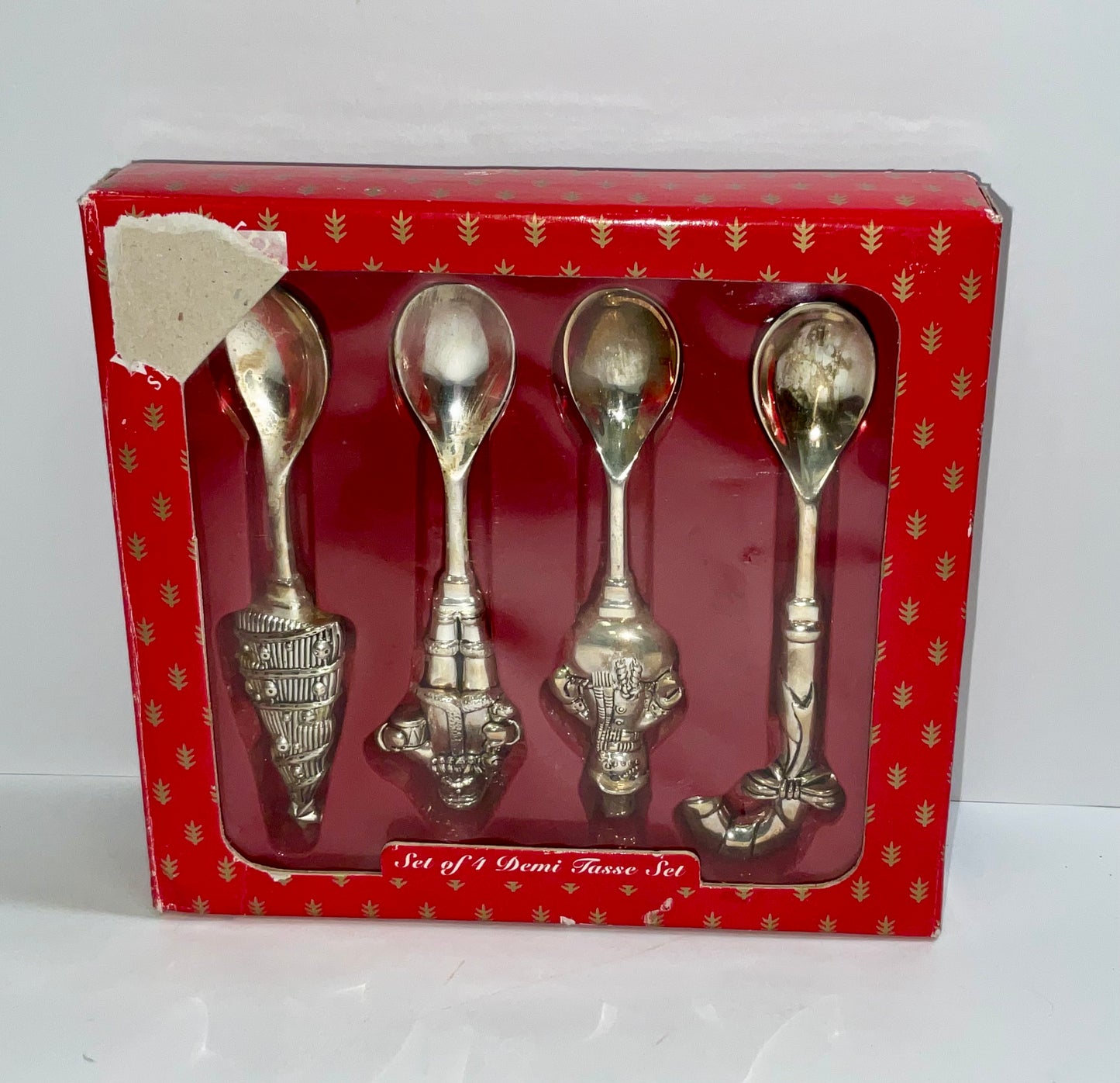 Wallace Silversmiths Silverplated Set of 4 Demi Tasse Spoons New in Original Box
