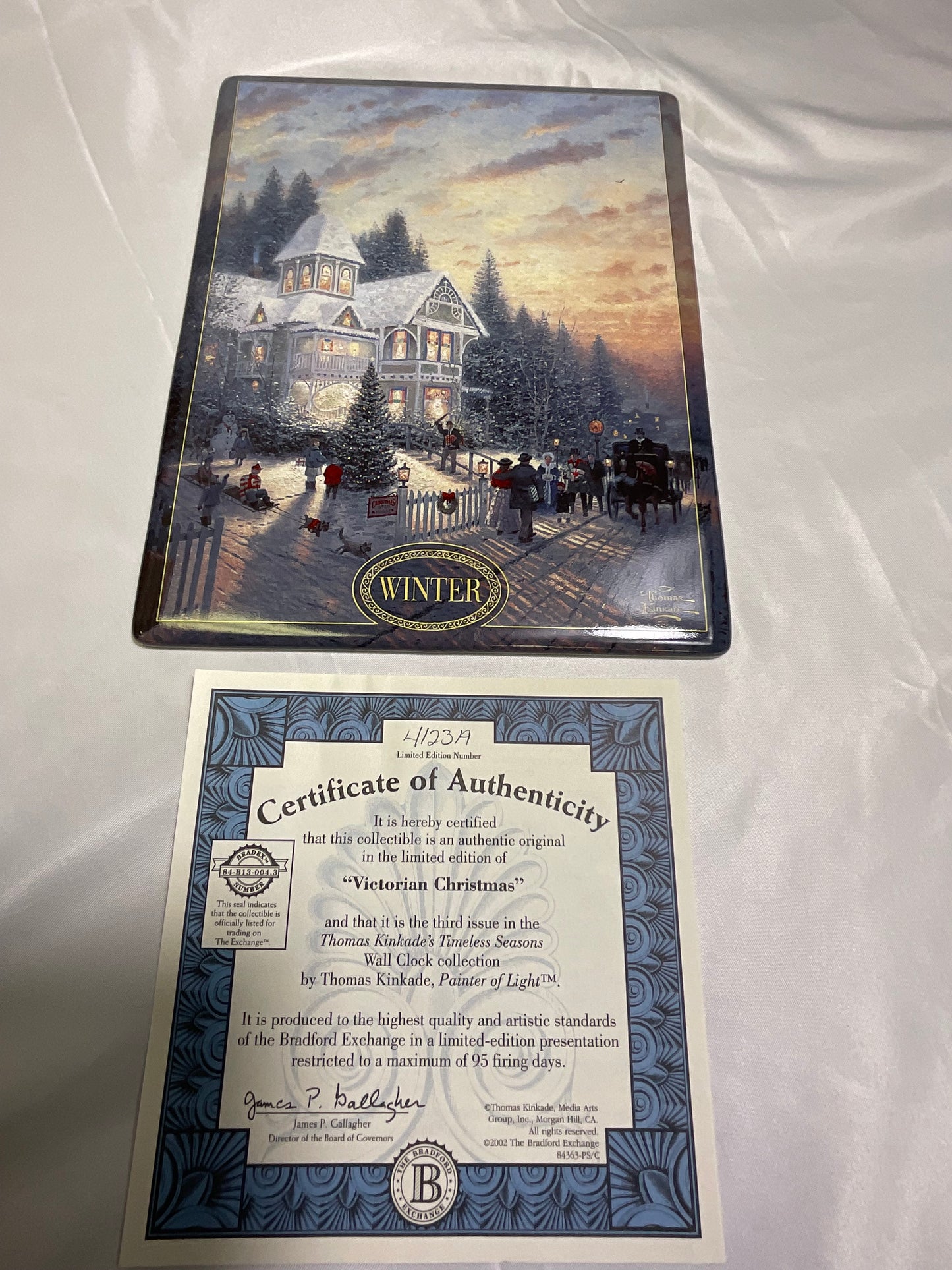 Thomas Kinkade Timeless Memories Seasons Clock with 5-Seasonal Kinkaid Plates