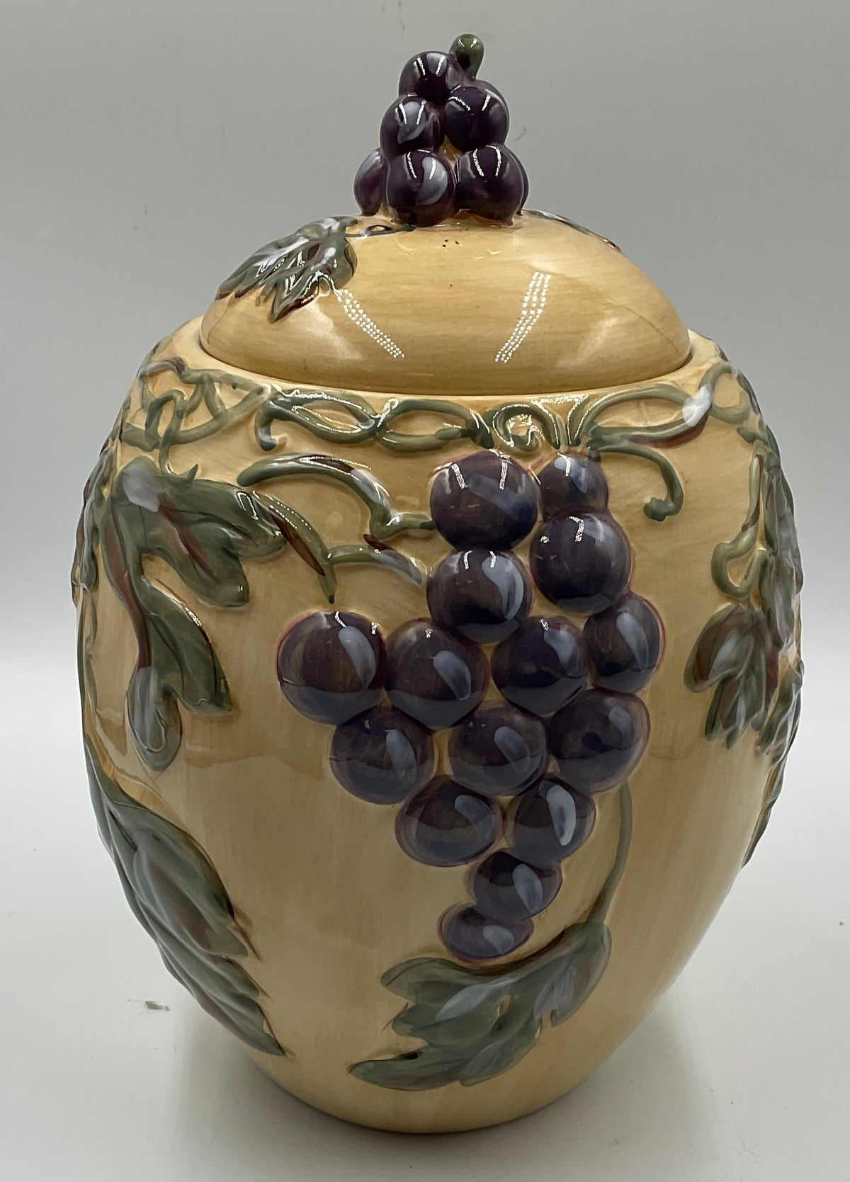 Noble Excellence Meritage Medium Grape Vine Ceramic Canister Jar w/ Lid