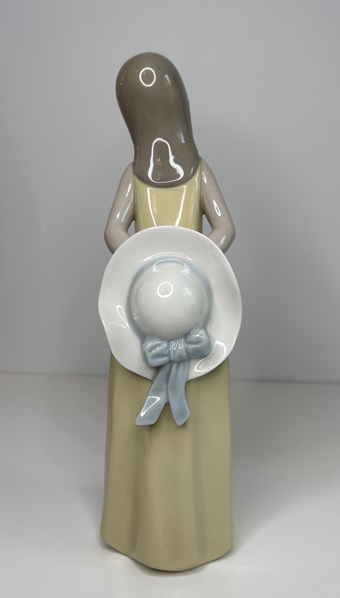 Lladro Porcelain Collectible Figurine Naughty Girl with Straw Hat #5006 Vintage 1980s Spain