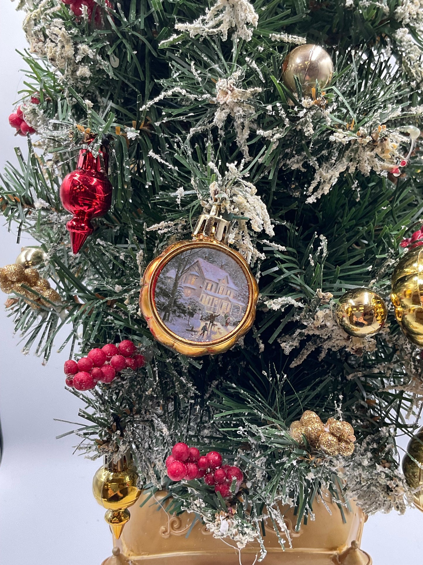 Thomas Kincaid Illuminated Musical Snow Globe Tabletop Christmas Tree