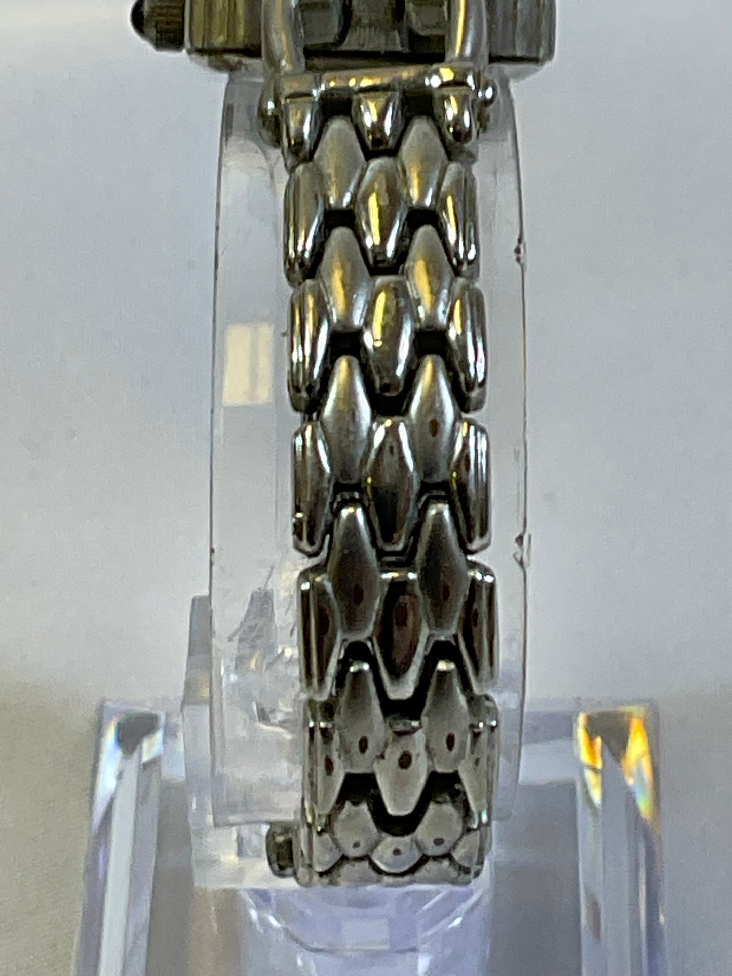 Vintage Gucci Quartz Women's Watch Emblem Stamped Silvertone Working Condition New Battery