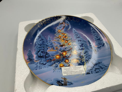 2005 Avon Annual Christmas Collector’s Plate”Angel Lights”