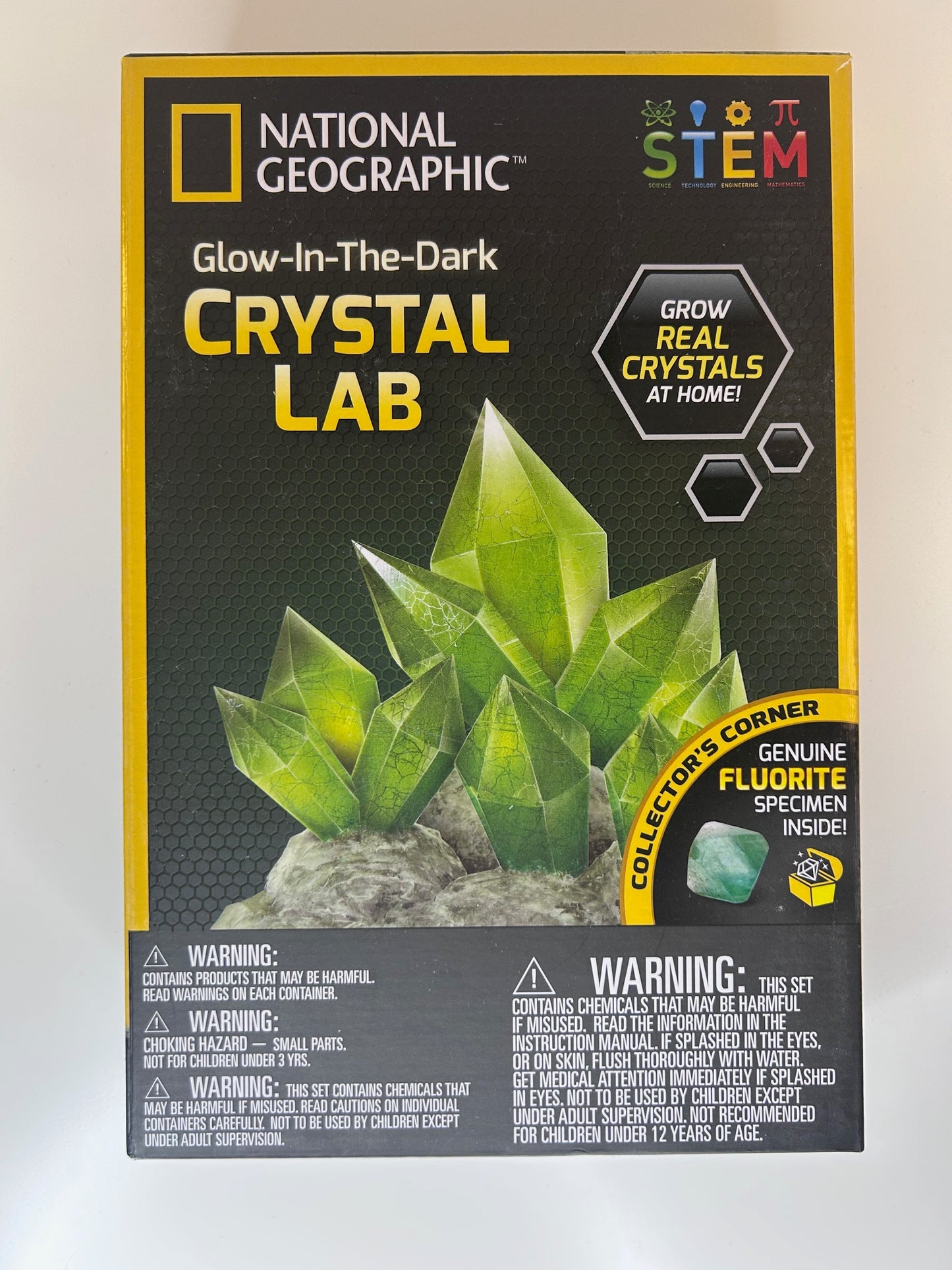 National Geographic Glow-in-the-Dark Crystal Growing Lab with Real Fluorite Crystal Specimen New in Box