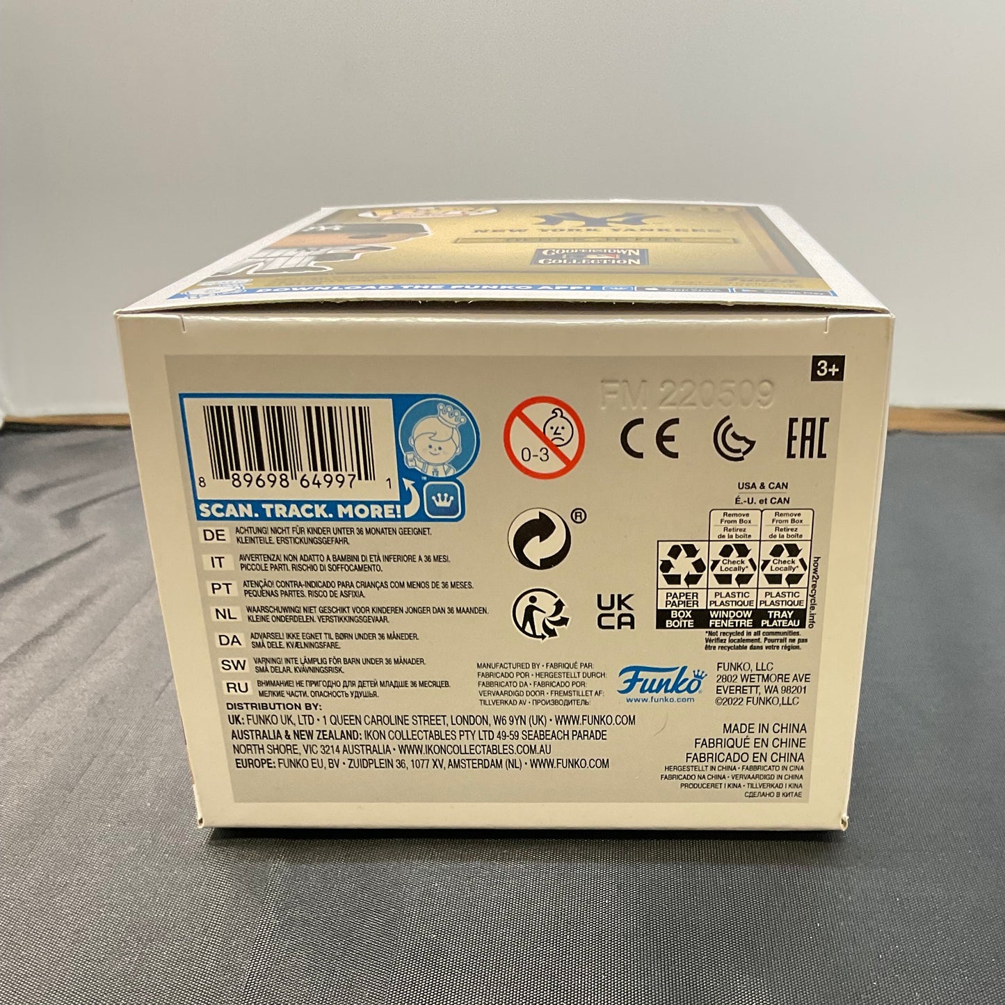 Derek Jeter New York Yankees Funko Pop! Sports Legends #11 Collectible Figurine Box Damage