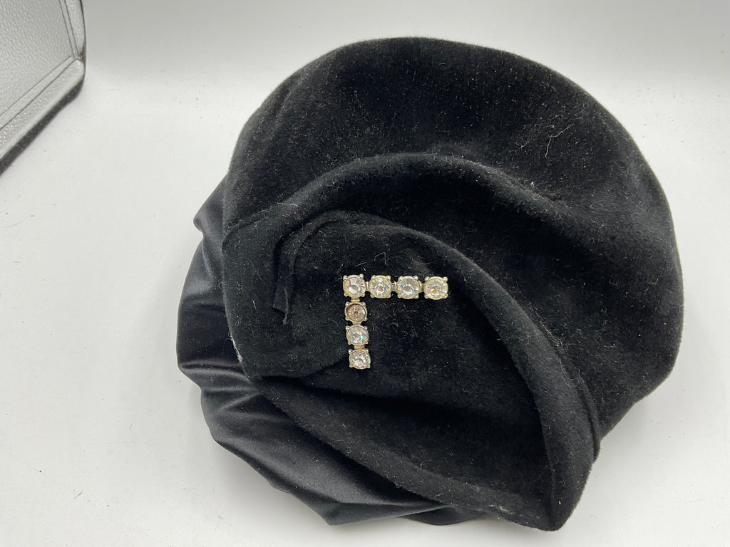 Black hat with seven diamonds