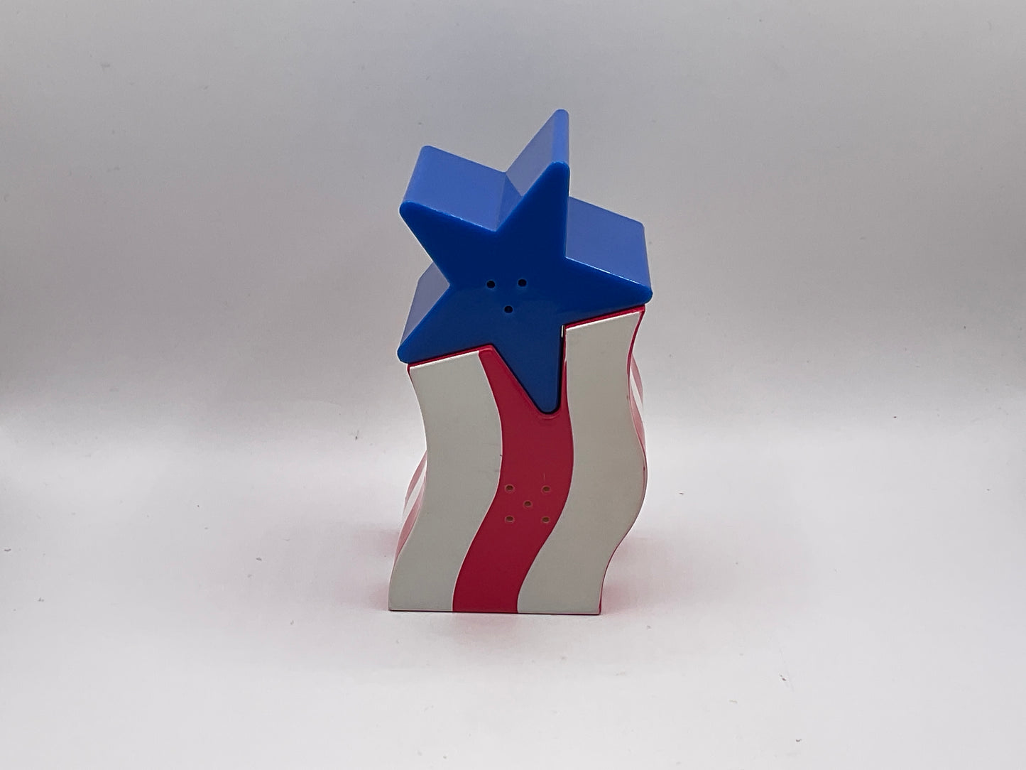 Avon Star Spangled Serveware Collection Patriotic American Flag Themed Salt & Pepper Shakers Set New in Box