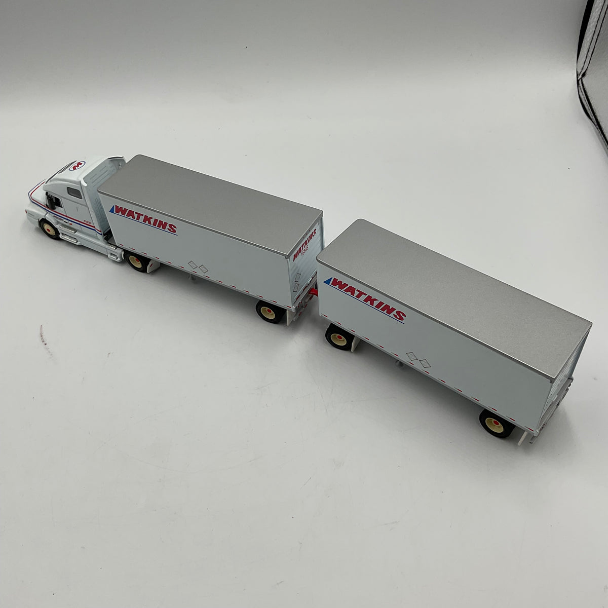 PEM Watkins Motor Lines Volvo Sleeper Cab Double Pup Trailers 1:64 Hartoy