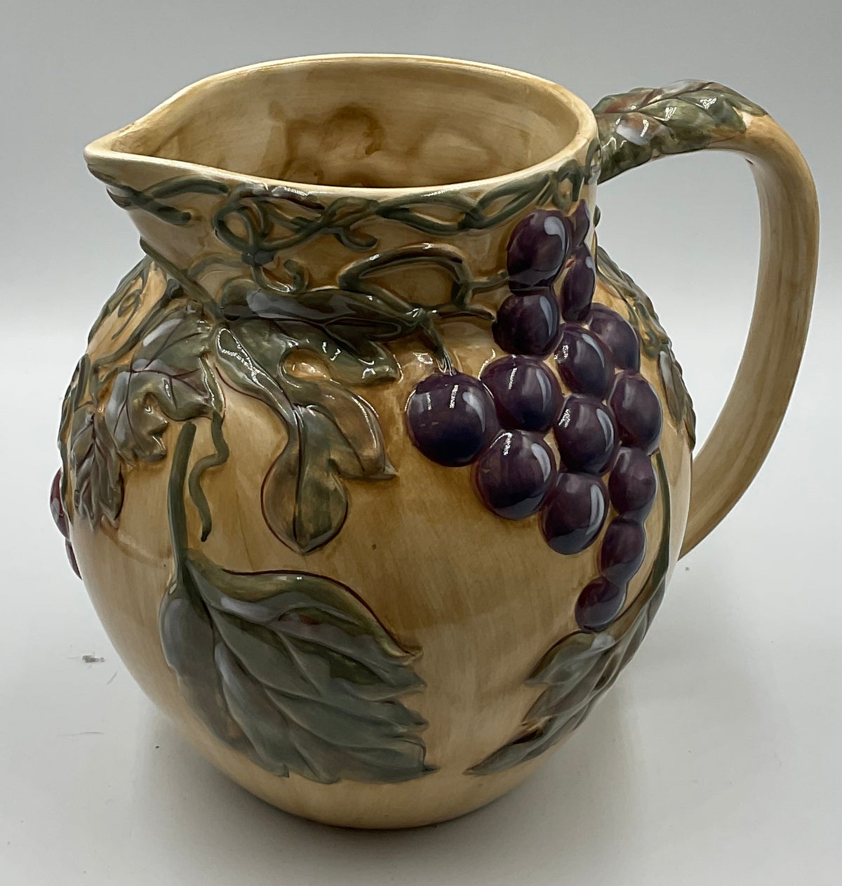 Noble Excellence Meritage 96 Oz Grape Vine Ceramic Pitcher 8.25"