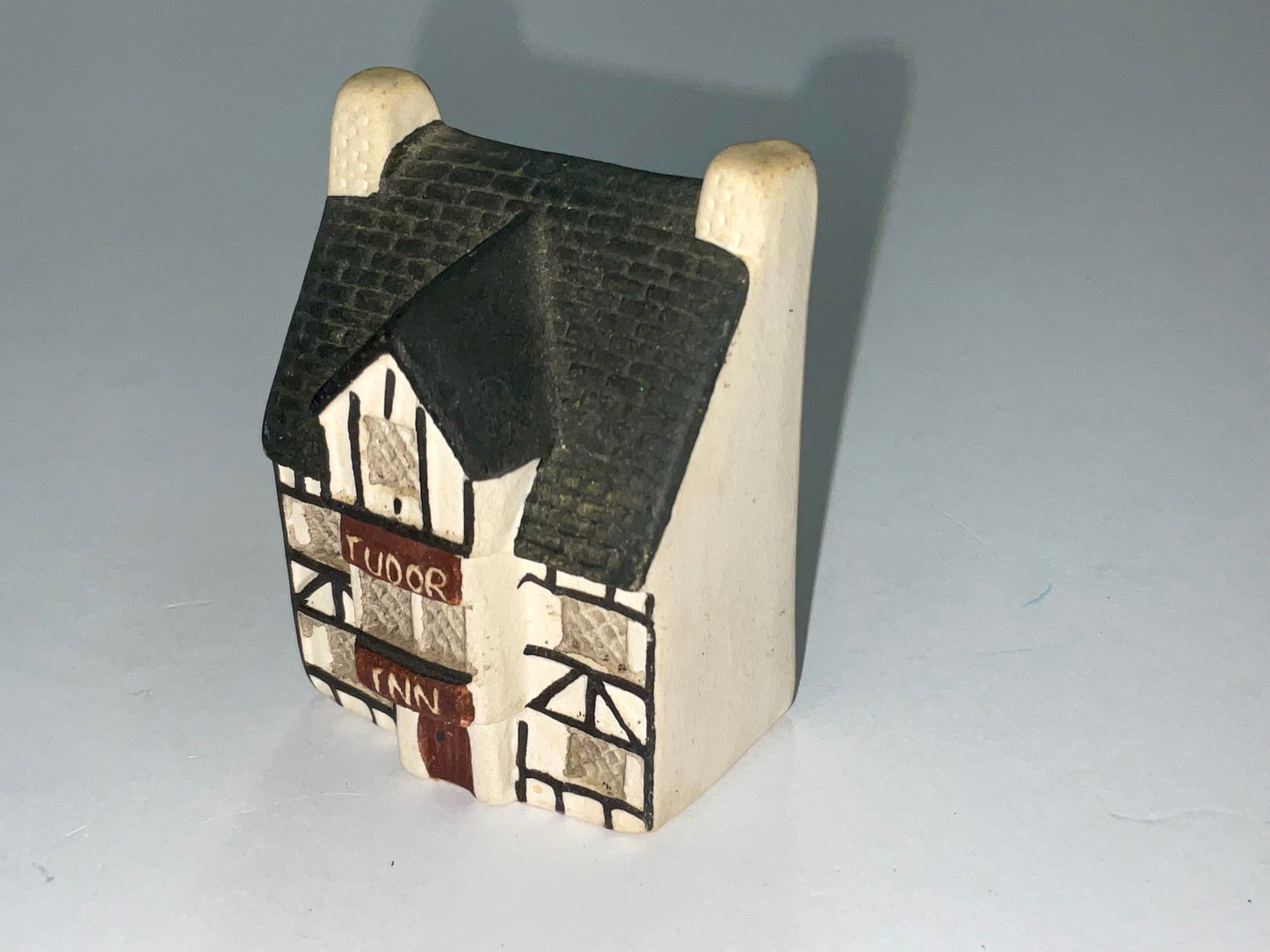 Philip Laureston Tudor Inn 700 Series