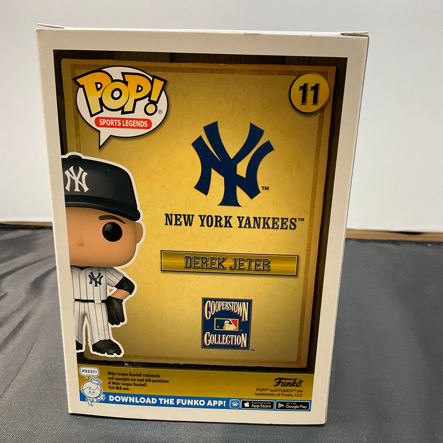 Derek Jeter New York Yankees Funko Pop! Sports Legends #11 Collectible Figurine Box Damage