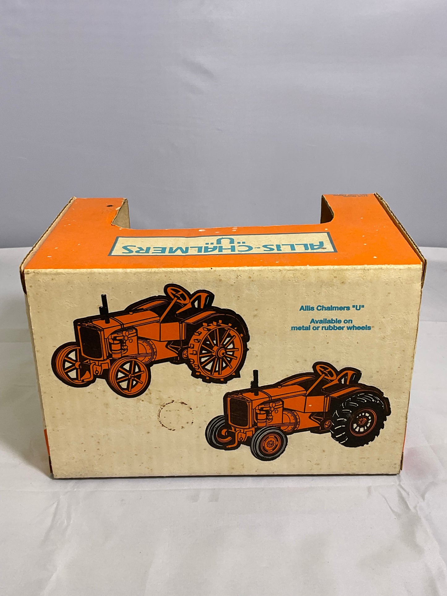 Allis Chalmers U Diecast Farm Tractor 1/16 Scale Models Vintage Collectible Replica in Original Box