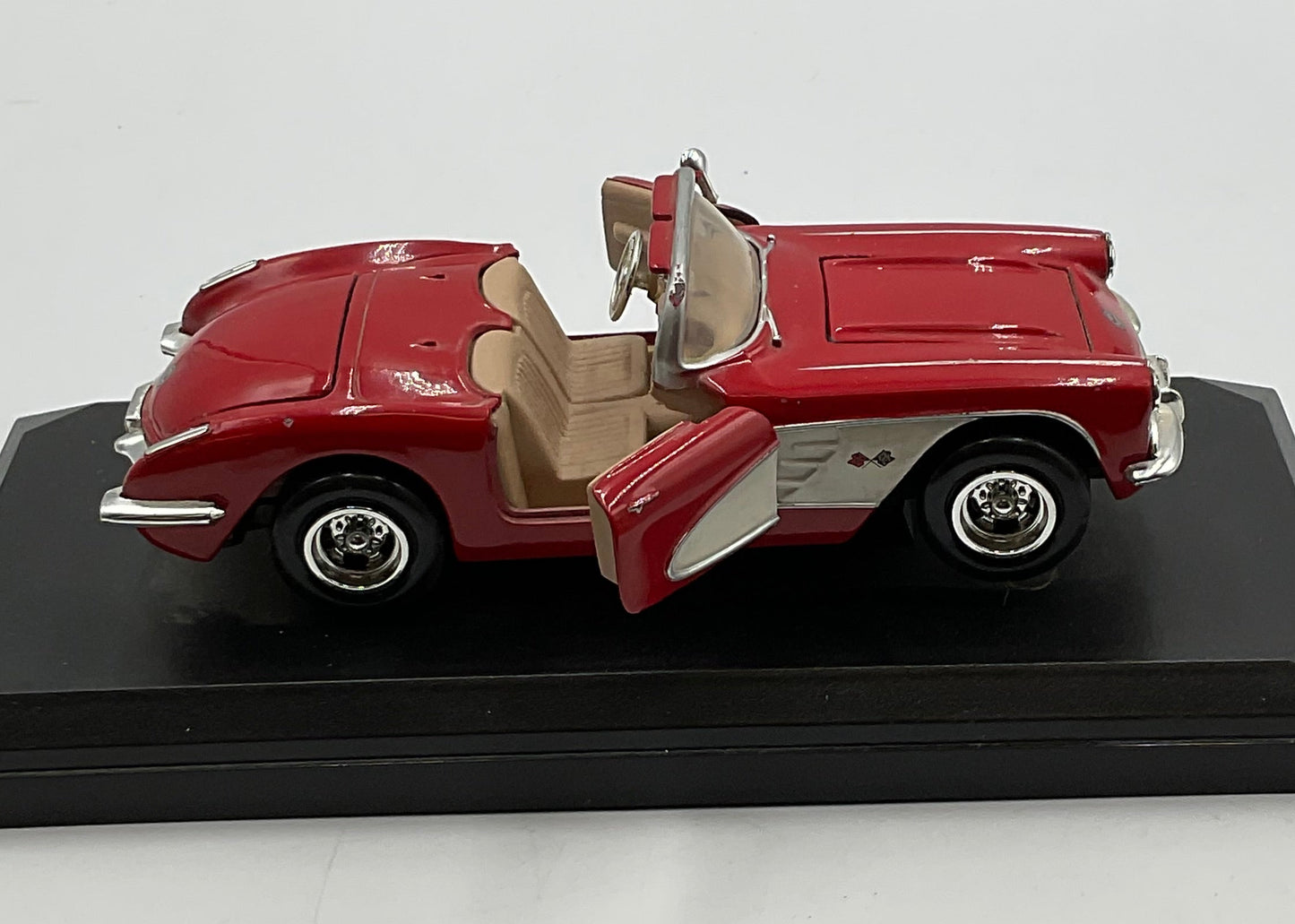 1959 Chevrolet Corvette 1:24 Scale Die Cast Replica Model Car