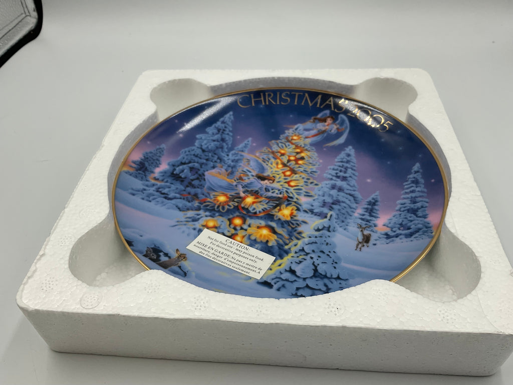 2005 Avon Annual Christmas Collector’s Plate”Angel Lights”