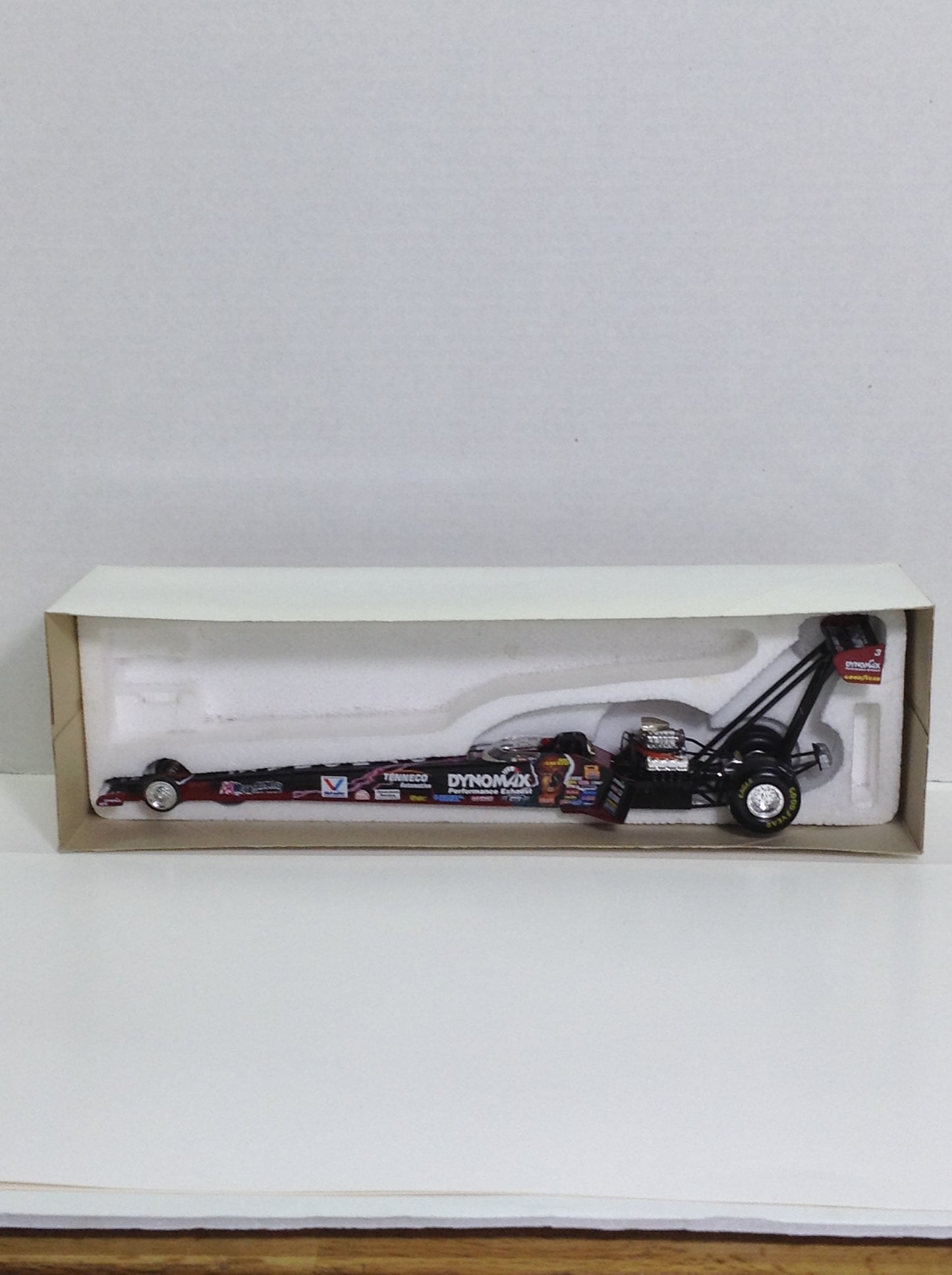 Joe Amato Dynomax/The Wolfman 2000 Dragster 1/24 Top Fuel Dragster
