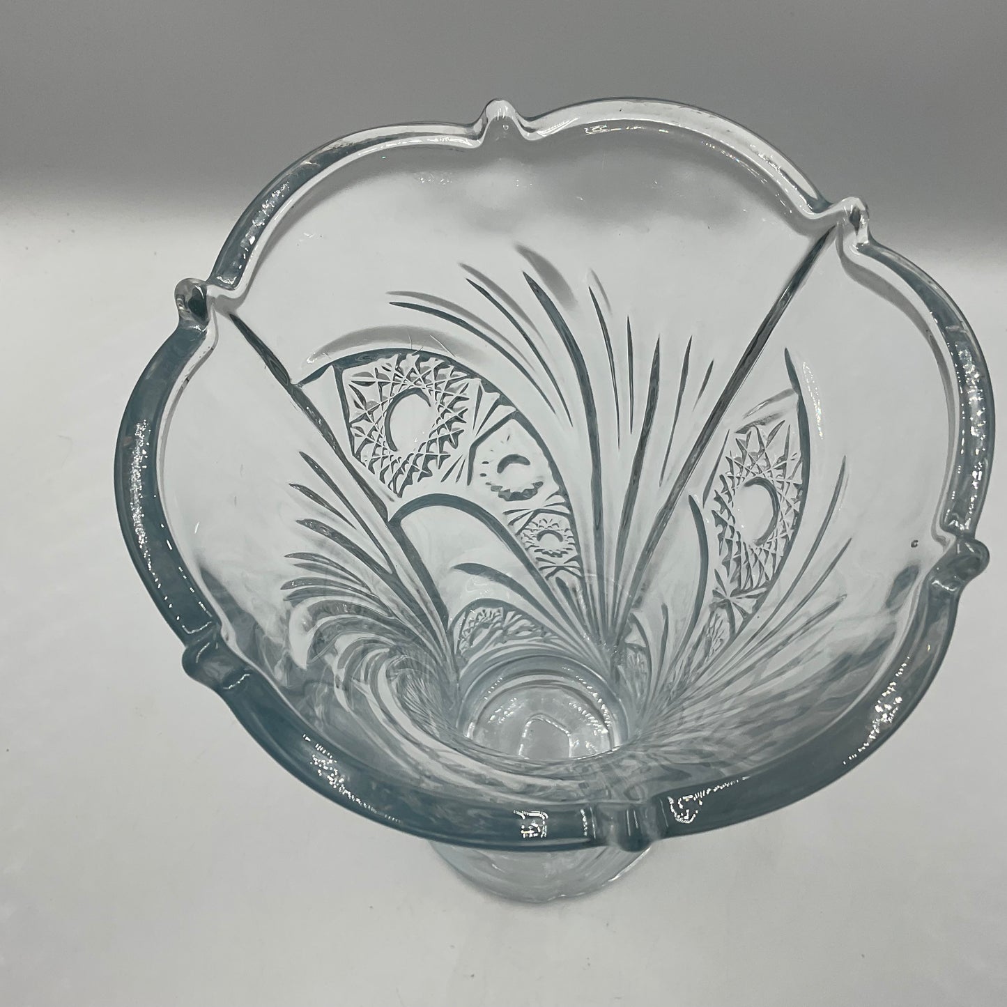 Ready JB Crystal Glass Vase Featuring Sunflower