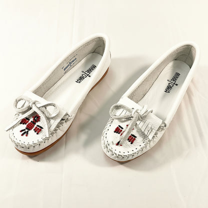 MINNETONKA White Leather Beaded Thunderbird Indian Moccasin Loafers Women's Shoes Size 5.5