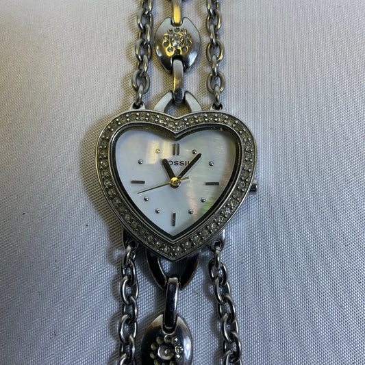 Women's Fossil Heart Shaped Silvertone Women's Watch Working Condition New Battery