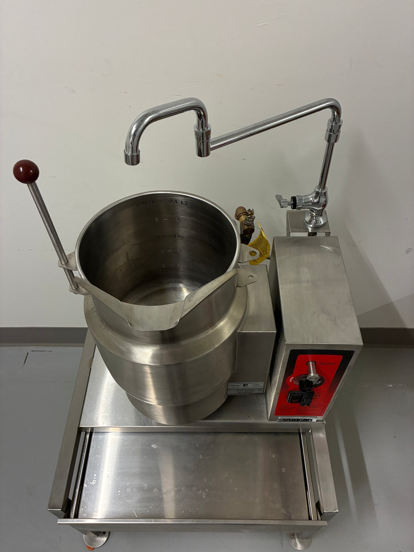 Brand New 2024 Vulcan K6Ett-7 6 Gallon Tilting Electric Steam Jacketed Kettle 7.5kw 208V with Base Table Stand