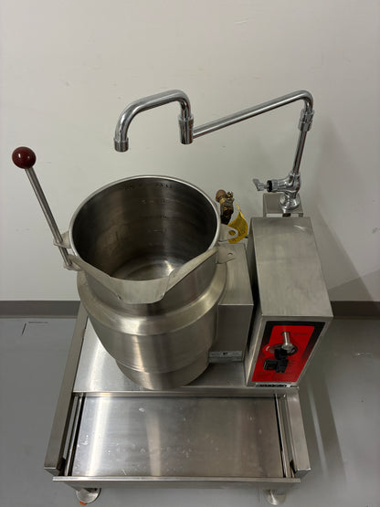 Brand New 2024 Vulcan K6Ett-7 6 Gallon Tilting Electric Steam Jacketed Kettle 7.5kw 208V with Base Table Stand