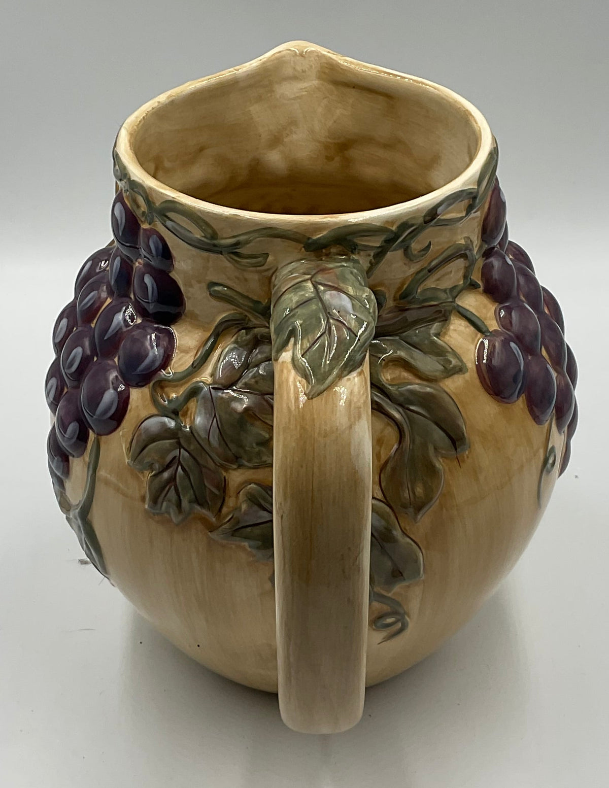 Noble Excellence Meritage 96 Oz Grape Vine Ceramic Pitcher 8.25"